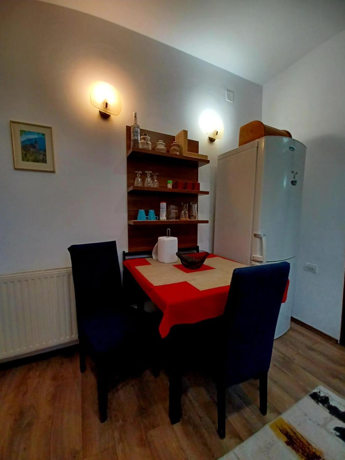 בראשוב Lovely Central Apartment מראה חיצוני תמונה