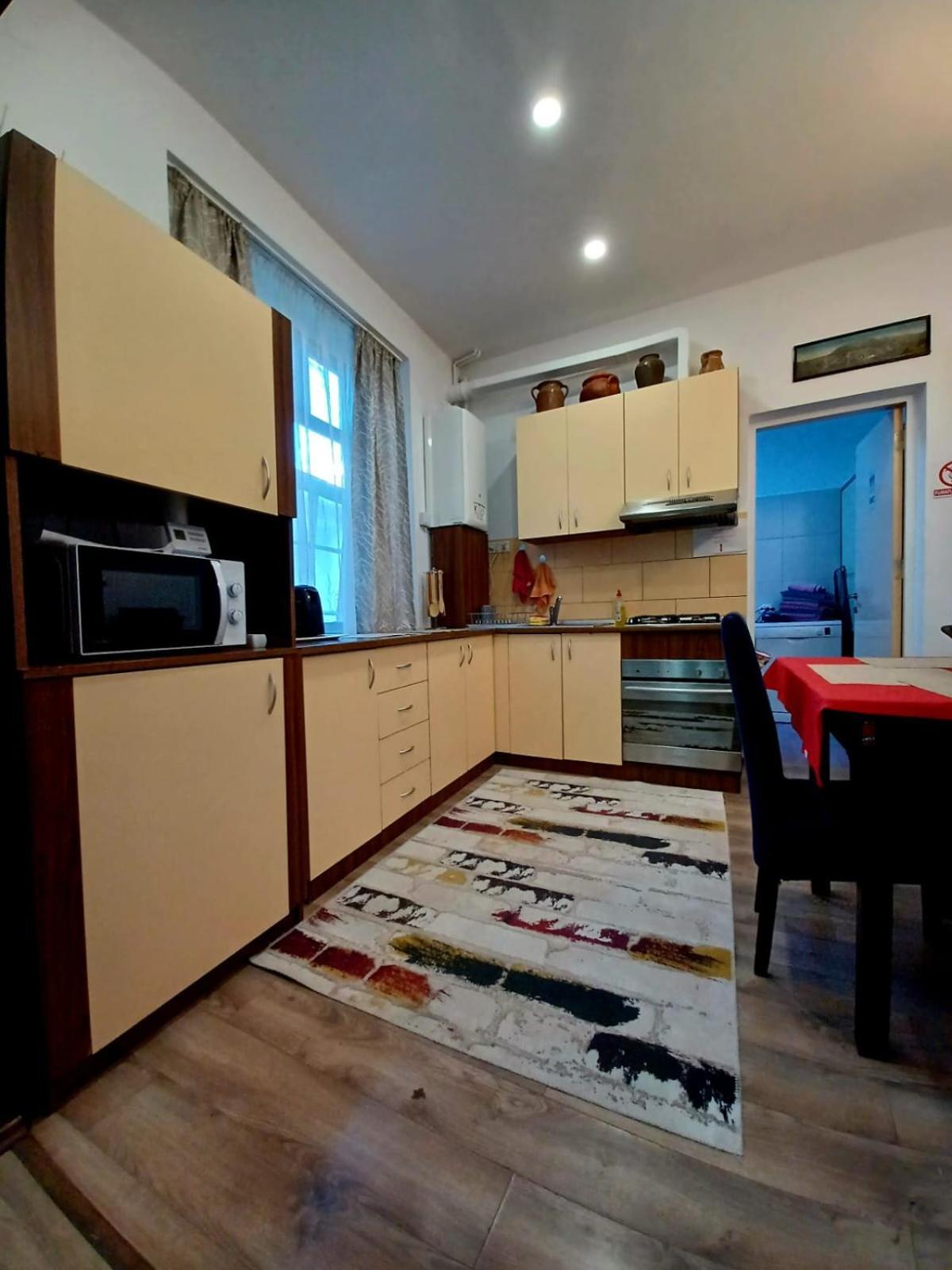 בראשוב Lovely Central Apartment מראה חיצוני תמונה